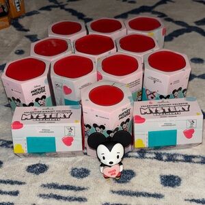Hallmark Valentine’s/Saint-Valentin Mystery Ornaments Disney Mickey Mouse!